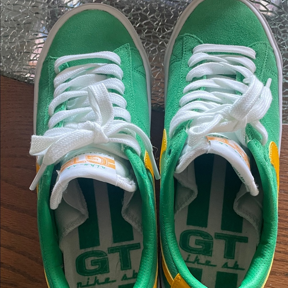 Nike Unisex Sneakers in Green and Yellow/ 6 Men’s or 7.5 Women’s - Picture 14 of 16